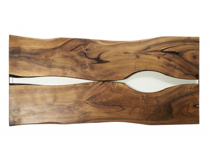 Стол из натуральной древесины грецкого ореха с эпоксидной смолой.