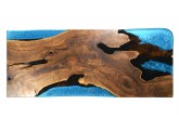 Стол из натуральной древесины грецкого ореха с эпоксидной смолой.