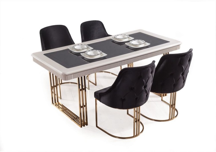 Обеденный стол Efe в комплекте со стульями.